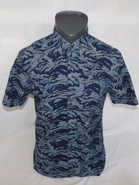 Columbia Mens M Blue Wave Print Button Down Short Sleeve Shirt